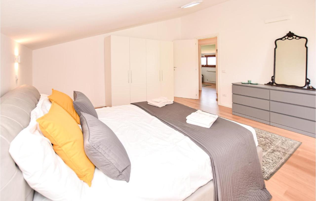 Cozy Home In Anguillara Sabazia With Kitchenette ภายนอก รูปภาพ