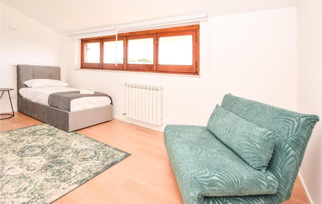 Cozy Home In Anguillara Sabazia With Kitchenette ภายนอก รูปภาพ