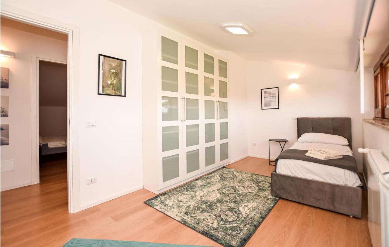Cozy Home In Anguillara Sabazia With Kitchenette ภายนอก รูปภาพ