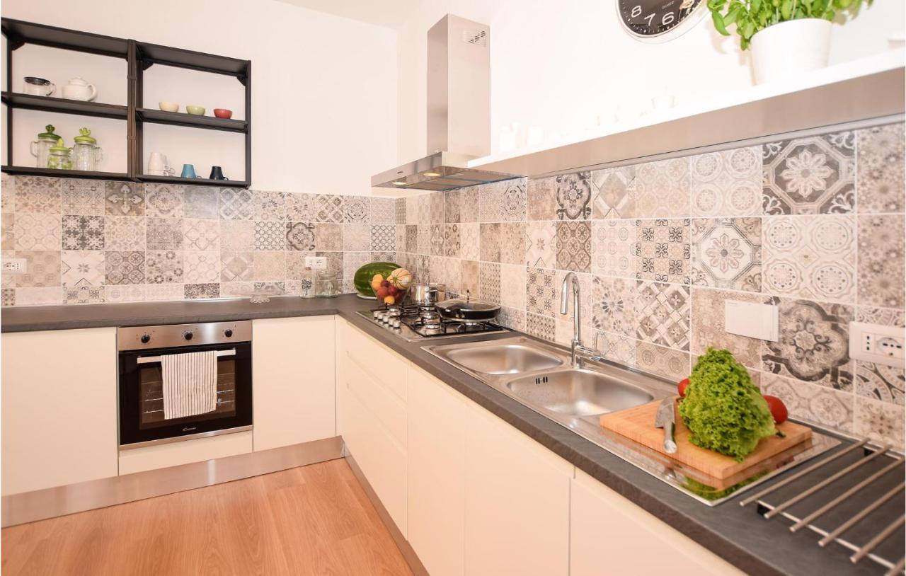 Cozy Home In Anguillara Sabazia With Kitchenette ภายนอก รูปภาพ