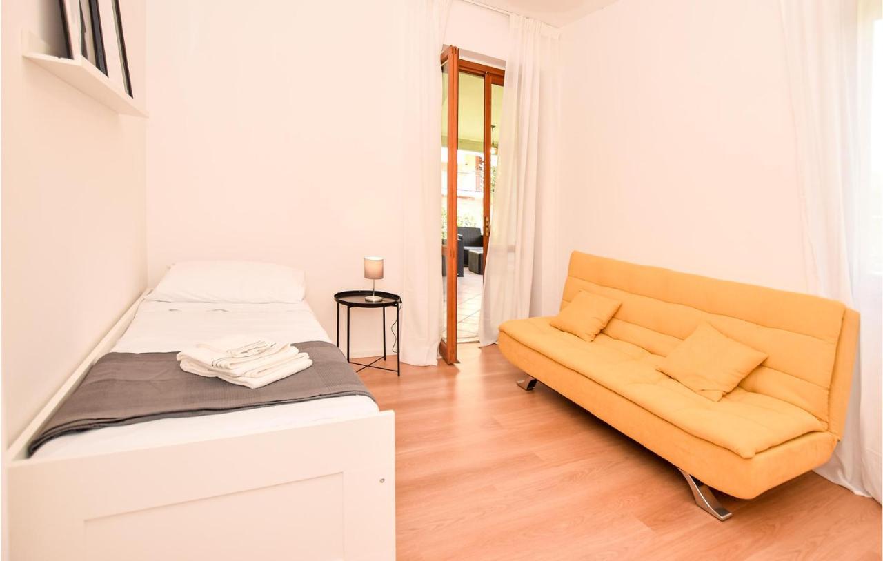 Cozy Home In Anguillara Sabazia With Kitchenette ภายนอก รูปภาพ